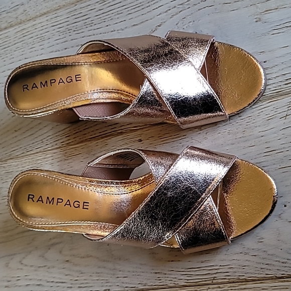 ✨️Rose Gold Foil block heel slides 6.5 RAMPAGE Hannie - Picture 2 of 11